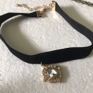 Velvet rhinestone pendent choker